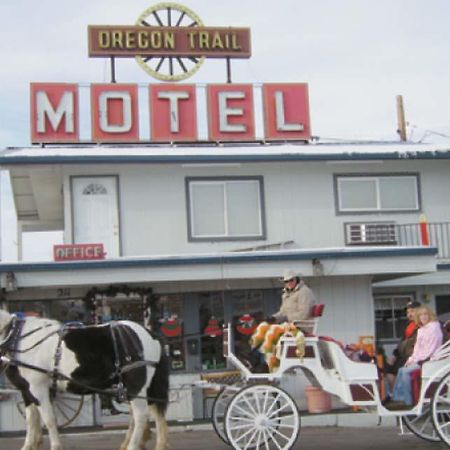 Oregon Trail Motel&Restaurant Baker City Exterior foto